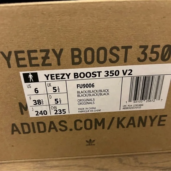 BLACK YEEZYS - Picture 4 of 4